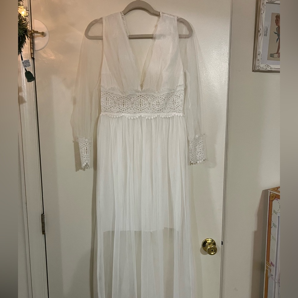 June Bridals size small deep v-neck sheer white open sleeve lace and tulle dress